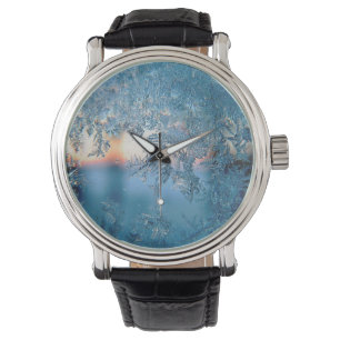 Winterliches Sonnenlicht durch gefrorene Eiskrista Armbanduhr
