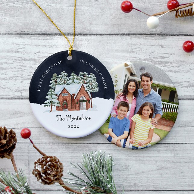 Winternacht Erste Weihnachten in unserer neuen Zuh Keramik Ornament (Von Creator hochgeladen)