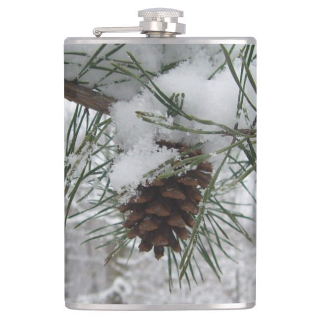 Winternaturfotografie von Snowy Pine Branch Flachmann (Vorderseite)
