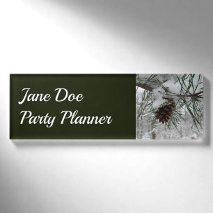 Winternaturfotografie von Snowy Pine Branch Namenschild