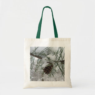 Winternaturfotografie von Snowy Pine Branch Tragetasche