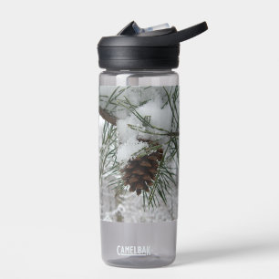 Winternaturfotografie von Snowy Pine Branch Trinkflasche