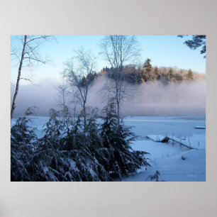 Winternebel rollt auf dem See Poster
