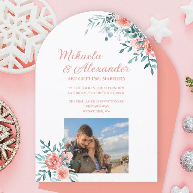 Winterrosa Rosen, leichte grüne Eukalyptus-Hochzei Einladung (winter peach, pink roses, light green eucalyptus leaves arched wedding invitation)