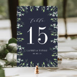 Wintersaison | PERSONALISIERTE TISCHNUMMER<br><div class="desc">Elegante botanische Tischnummern zeichnen sich durch ein gewölbtes Blattwerk und eine weiße Vegetation aus, die Ihre Tischnummer auf einem marineblauen Hintergrund in Weiß umrahmt. Personalisieren Sie mit Ihren Namen und Hochzeitstermin, oder benennen Sie jeden Tisch für eine zusätzliche persönliche Touch. Design wiederholt sich auf der Rückseite. Koordiniert mit unserem Winter...</div>