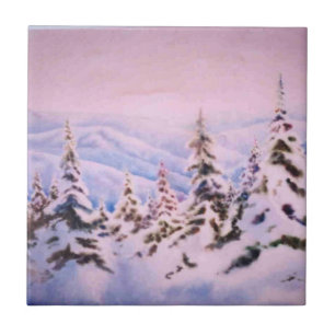 Winterschnee bedeckte Kiefern und Berge Fliese