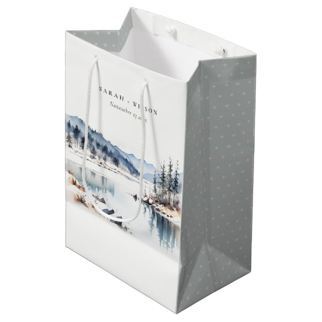 Winterschneeberg Landschaft Seenlandschaft Hochzei Mittlere Geschenktüte (Vorderseite Schrägansicht)