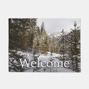 Winterschneebergszene in Montana Fußmatte