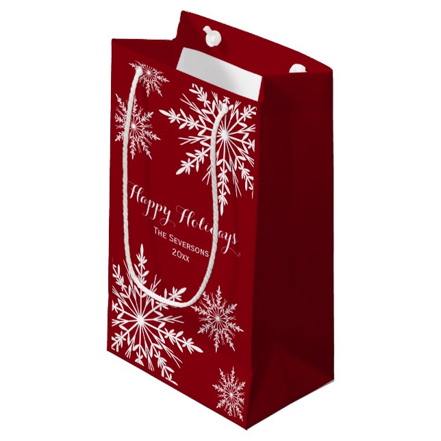 Winterschneeflocken auf Red Happy Holidays Kleine Geschenktüte (Vorderseite Schrägansicht)