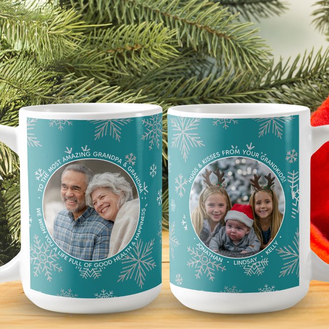 Winterschneeflocken Custom Foto Blue Christmas Kaffeetasse (This lovely mug is the perfect way to embrace the spirit of the season.)
