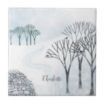 Winterschneelandschaft Personalisiert Fliese<br><div class="desc">Eine schneebedeckte Winterlandschaft mit Bäumen und einer trockenen Steinmauer. Originelle Kunst von Nic Squirrell. Ändern Sie den Namen zum Anpassen.</div>