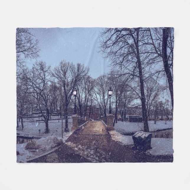 Winterschneepark im Abend Fleecedecke (Vorderseite (Horizontal))
