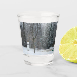 Winterschneeszene der Nachbarin Schnapsglas