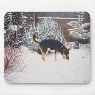 Winterschneeszene mit niedlichem schwarzem und tan mousepad