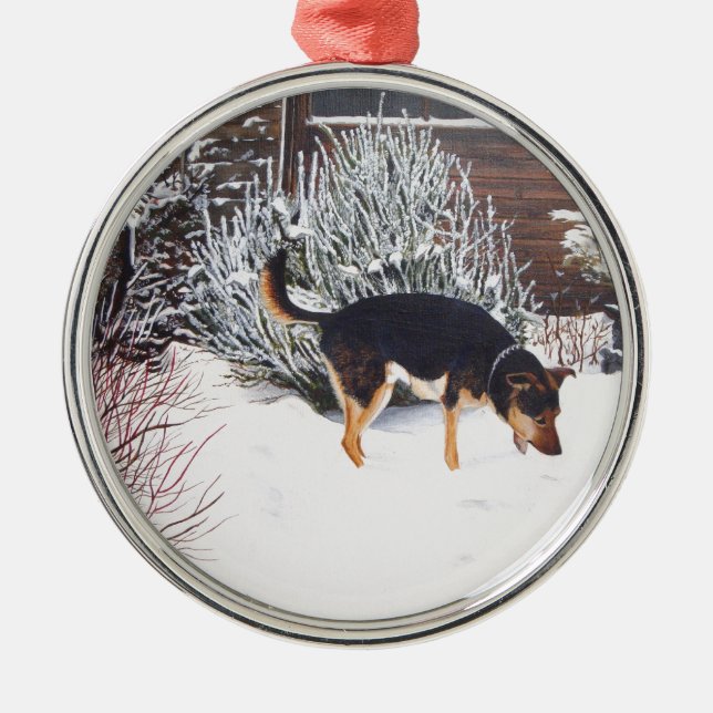 Winterschneewelt mit niedlichem Schwarz und Bräunl Ornament Aus Metall (Vorne)