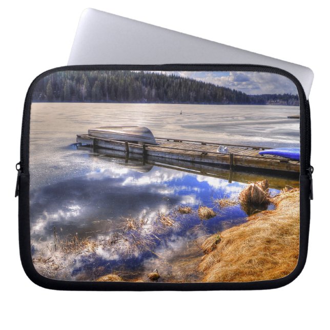Wintersee und Kayak Wildnislandschaft Laptopschutzhülle (Vorderseite)