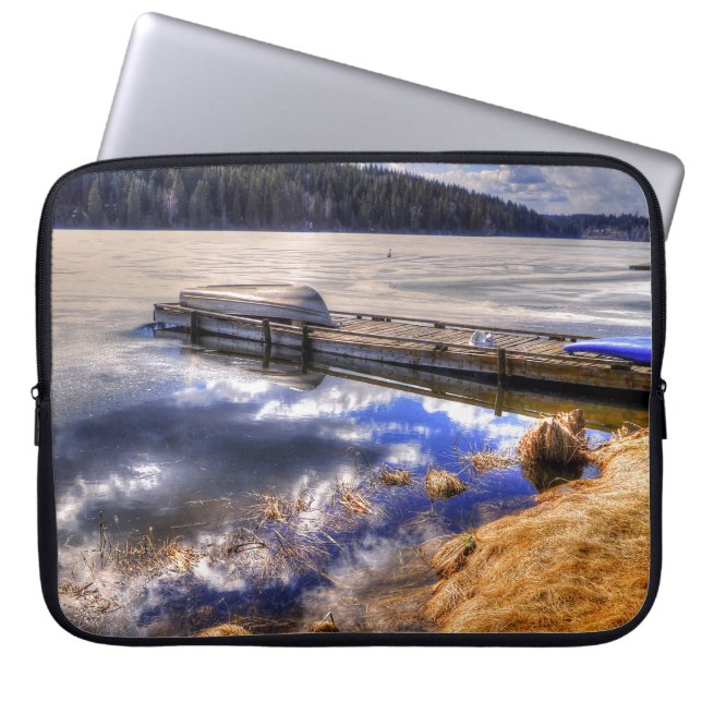 Wintersee und Kayak Wildnislandschaft Laptopschutzhülle (Vorderseite)