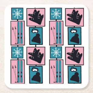 Winterspass. Ski und Accessoires an einem schneebe Rechteckiger Pappuntersetzer