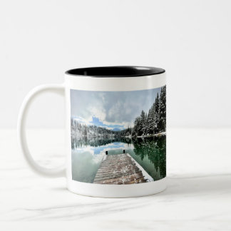 Wintertag am Crestasee Zweifarbige Tasse
