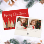 Winterwald hell Rot Zwei Fotos Weihnachten<br><div class="desc">Diese zwei Foto Weihnachtskarte zeichnet sich durch ein festliches immergrünes Winterdesign auf hellrotem Hintergrund aus. Passen Sie diese Karten mit der Personalisierungsfunktion einfach an.</div>