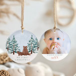 Winterwald mein erstes Weihnachtsfest Foto Sake ha Keramik Ornament<br><div class="desc">Dieses schlichte,  erste Weihnachtsschmuck ist mit einer wunderschönen Winterbabybärendarstellung versehen,  die Ihnen einen Platz auf der Rückseite bietet,  um Ihren Babynamen,  das Jahr und ein Foto hinzuzufügen. Der perfekte Sake für alle neuen Eltern in diesem Winter!</div>