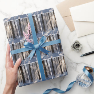 Winterwald mit Sonnenbäumen Geschenkpapier
