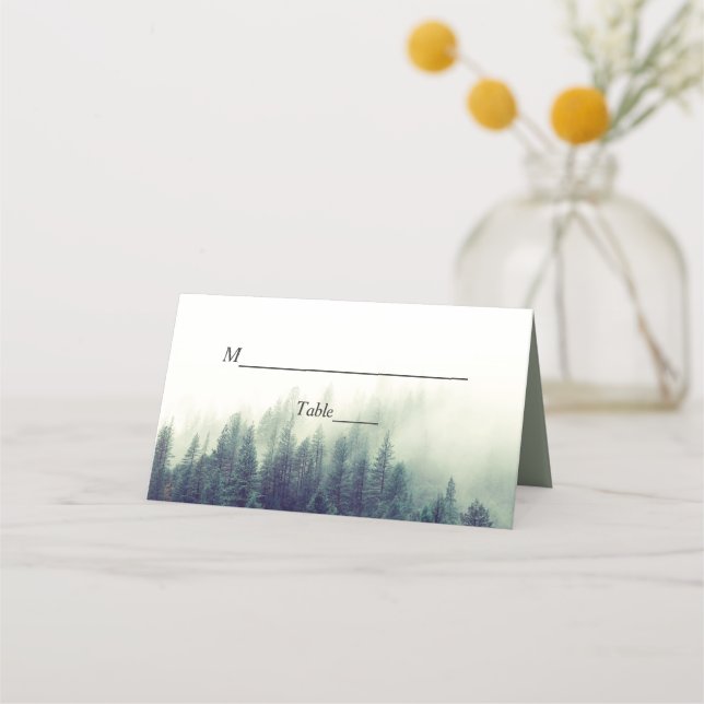 Winterwald Pine Trees Elegante schicke Hochzeit Platzkarte (Vorderseite)