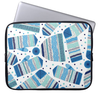 Winterwear: Gemütliches nahtloses Muster. Laptopschutzhülle