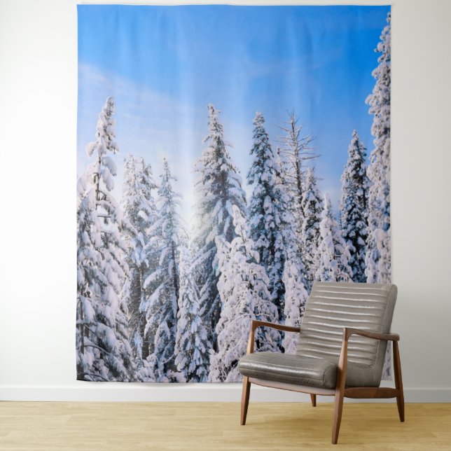 Winterwunder Pinienbäume im Schnee Wandteppich (Beispiel)