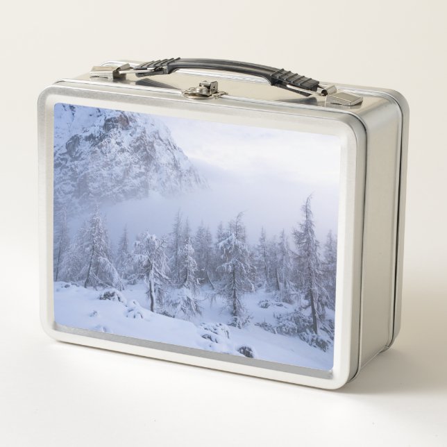Winterwunderland, Nebel, Fichtenwald und Berge Metall Brotdose (Vorderseite)