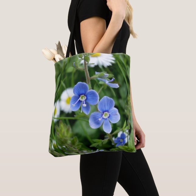 winzige blaue Blumen Tasche (Von Nahem)