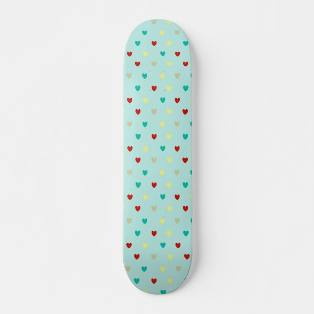 Winzige Polka-Herzen auf Meeresgrün Skateboard (Vorne)