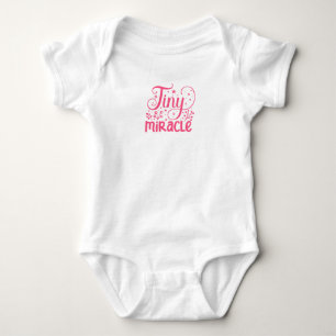 Winziges Wunder in rosa Schrift Baby Strampler