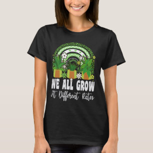 Wir alle wachsen mit verschiedenen Tarifen Lehrer T-Shirt