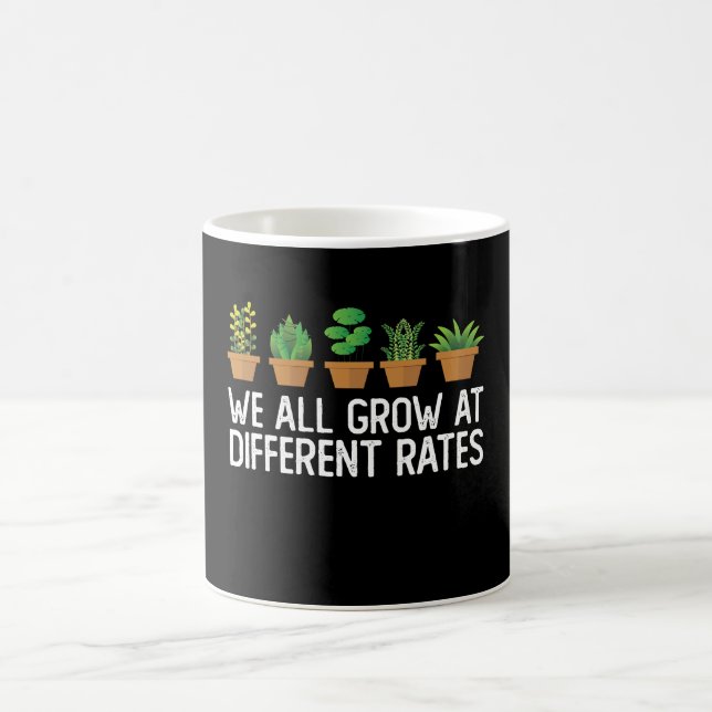 Wir alle wachsen zu unterschiedlichen Preisen Kaffeetasse (Mittel)