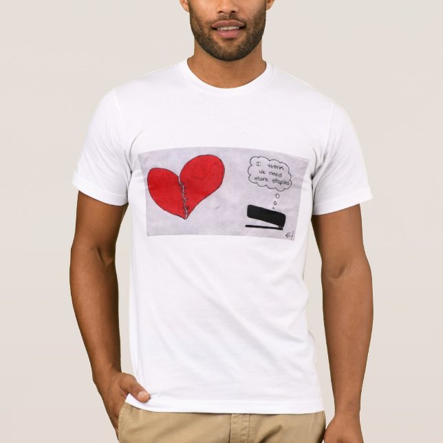 wir benötigen mehr Heftklammer T-Shirt (Vorderseite)