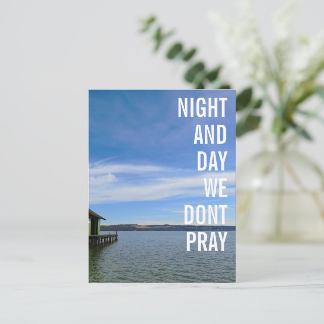 Wir beten nicht postkarte (Stehend Vorderseite)
