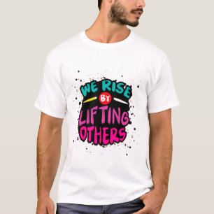 Wir erheben uns, indem wir andere aufheben - Motiv T-Shirt