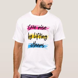 Wir erheben uns, indem wir andere aufheben T-Shirt