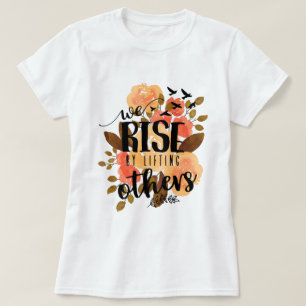 Wir erheben uns, indem wir andere aufheben T-Shirt