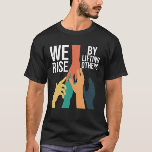 Wir erheben uns, indem wir andere lieben, freundli T-Shirt