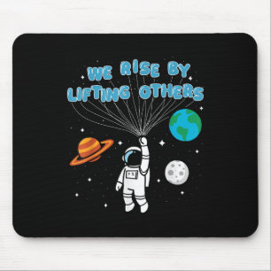 Wir erheben uns, indem wir andere Motivierend Quot Mousepad