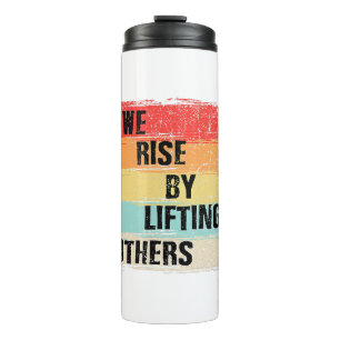 Wir erheben uns, indem wir andere Motivierend Zita Thermosbecher
