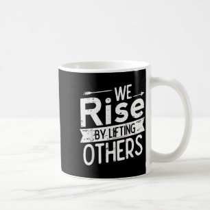 Wir erheben uns, indem wir andere motivierende Män Kaffeetasse