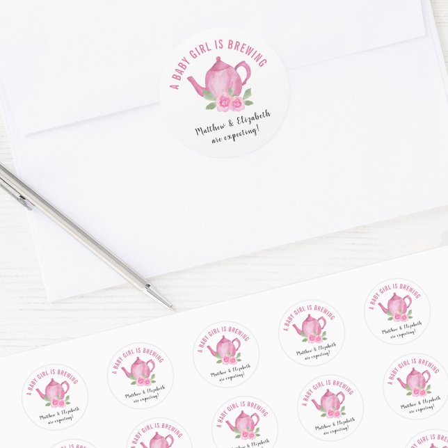 Wir erwarten, dass ein Baby-Mädchen rosa Teekanne  Runder Aufkleber (Von Creator hochgeladen)