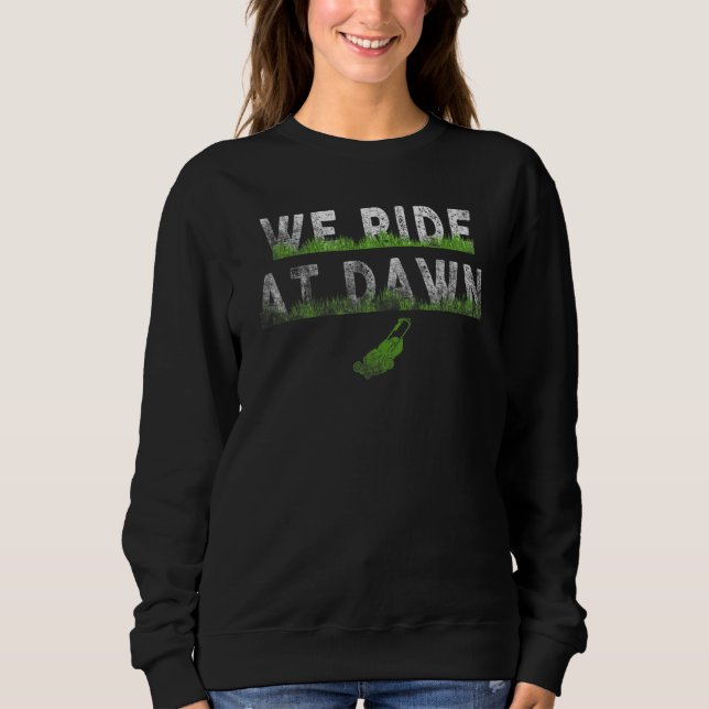 Wir fahren am Morgengrasmäher und machen Lachs Day Sweatshirt (Vorderseite)