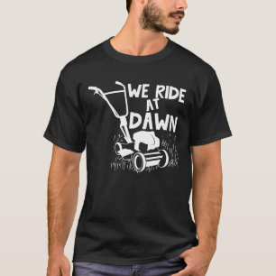 Wir fahren bei Morgendämmerung - Rasenmäher T-Shirt