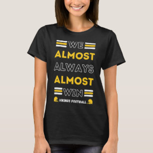 Wir gewinnen fast immer Vikings Football Spion T-Shirt