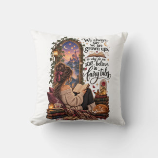 Wir glauben immer noch an Märchen Bookish Kissen