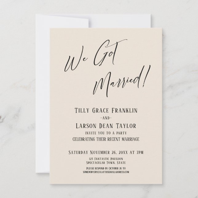 Wir Got Verheiratet! Einfache elegante Typografie- Einladung (Vorderseite)